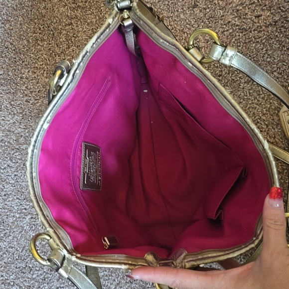 Coach purse - Picture 4 of 6